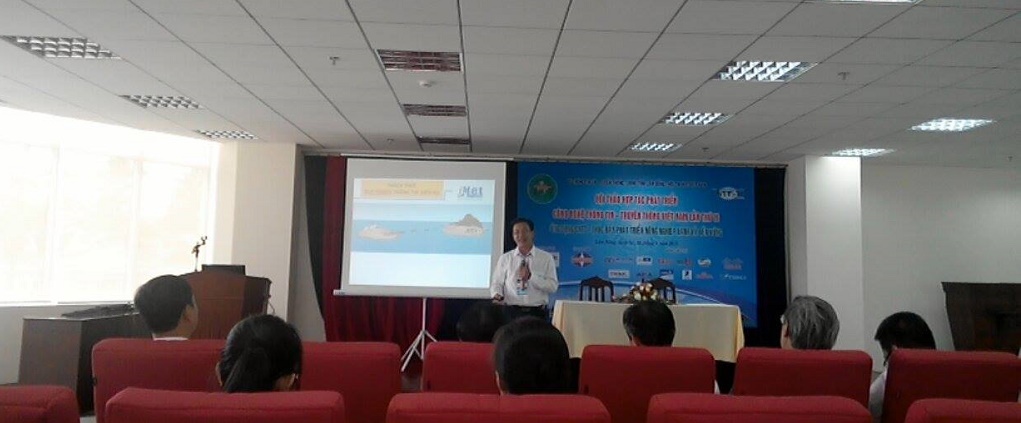 ông Nguyễn Văn Hiền, Tổng giám đốc Công ty iNet Solution trình bày tại Chuyên đề Đẩy mạnh thuê dịch vụ CNTT